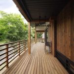 カバードポーチ 軒の深いひさし
