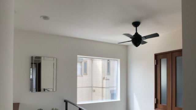 アイアン手摺りと吹き抜け