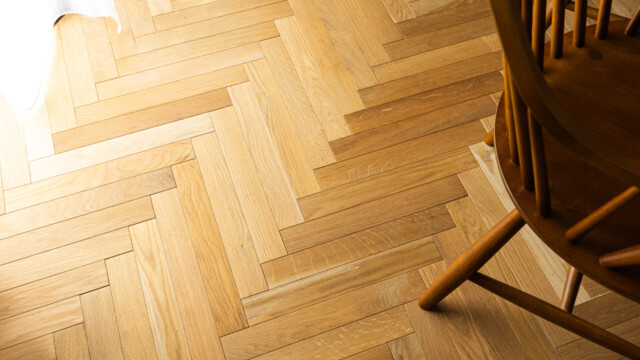 岐阜加藤住建施工事例 注文住宅 無垢材ヘリンボーンの床