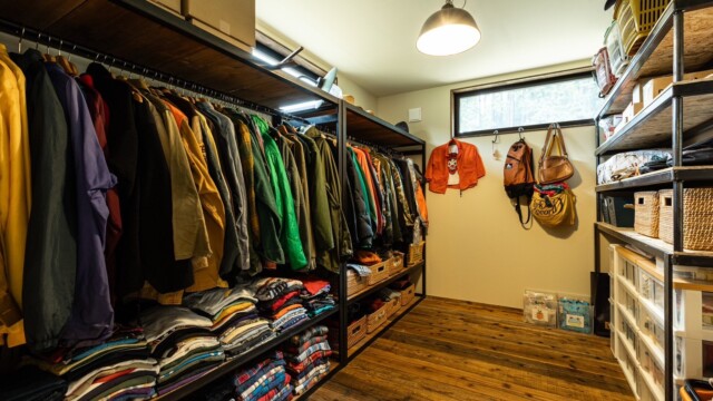 ヴィンテージオーダー収納 岐阜加藤住建施工事例 注文住宅 足場板を使ってた床とオリジナル収納