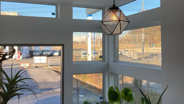 無垢材フローリングと漆喰壁のリビング 岐阜施工事例