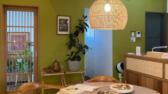 無垢材フローリングと漆喰壁のリビング 岐阜施工事例